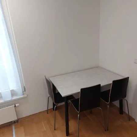 Smichov Studio Apartmán *